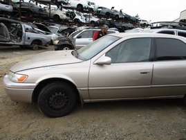 1999 TOYOTA CAMRY LE GOLD 2.2L AT Z15057